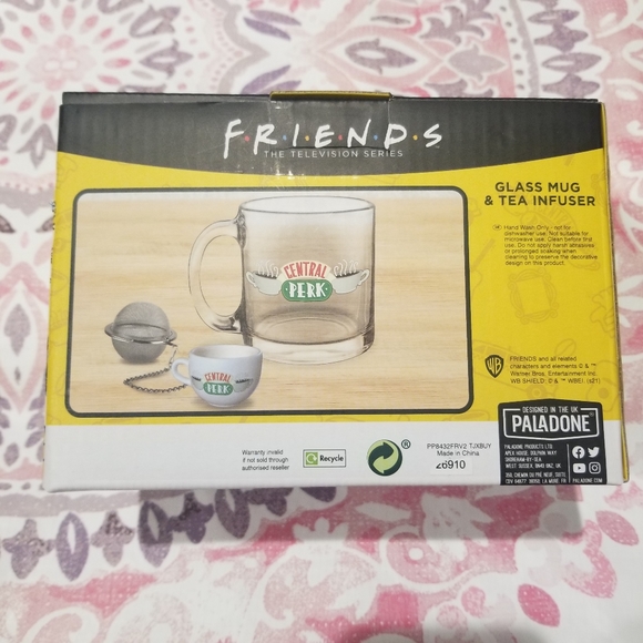 WB Friends The TV Series Sitcom Tea Infuser Glass Mug Central Perk Gift NWT NIB - Picture 3 of 4